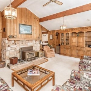 Cozy Cottage in the Woods (per night)