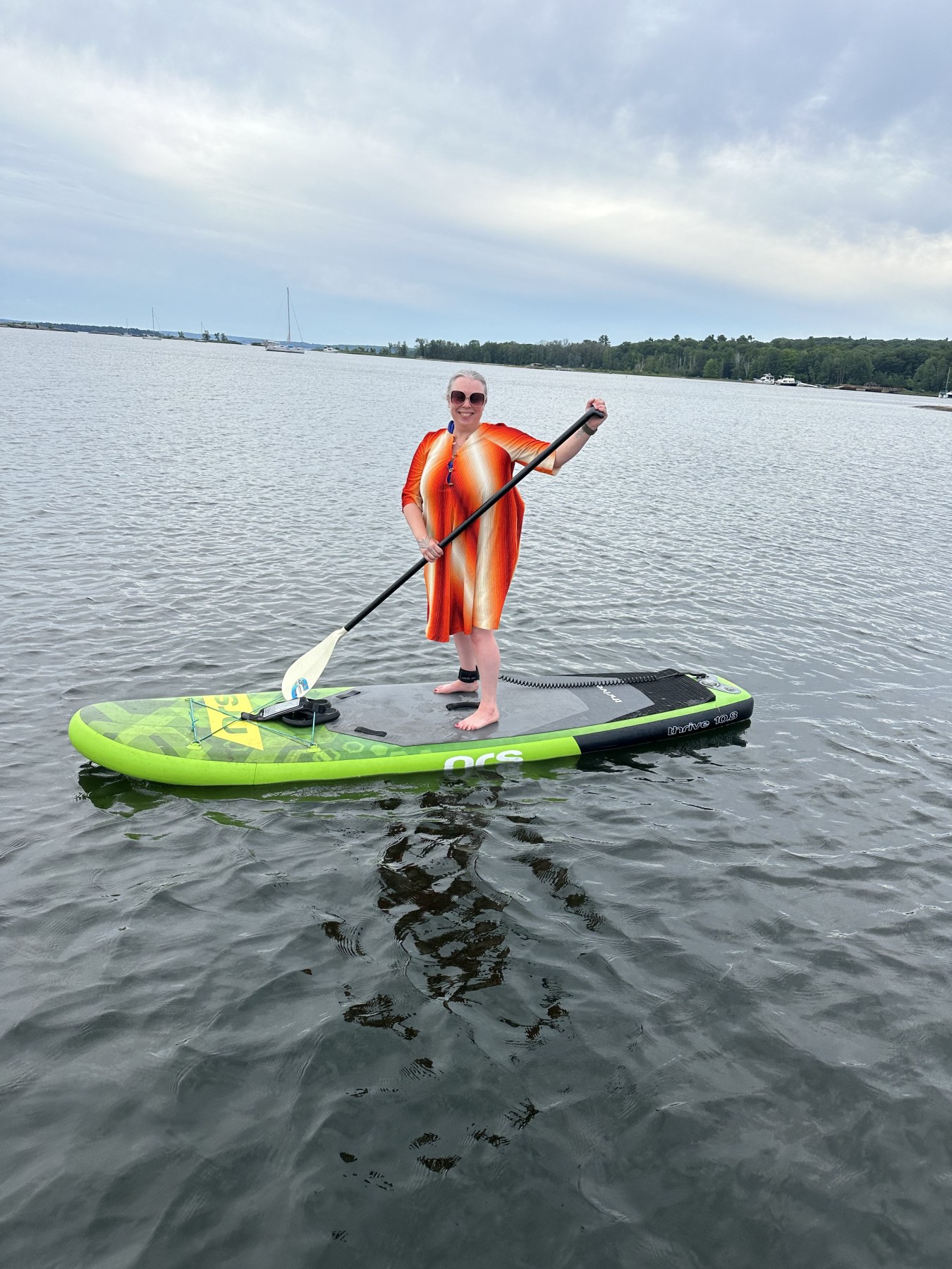 Guided Stand up Paddle Board + Photo Session - Image 2